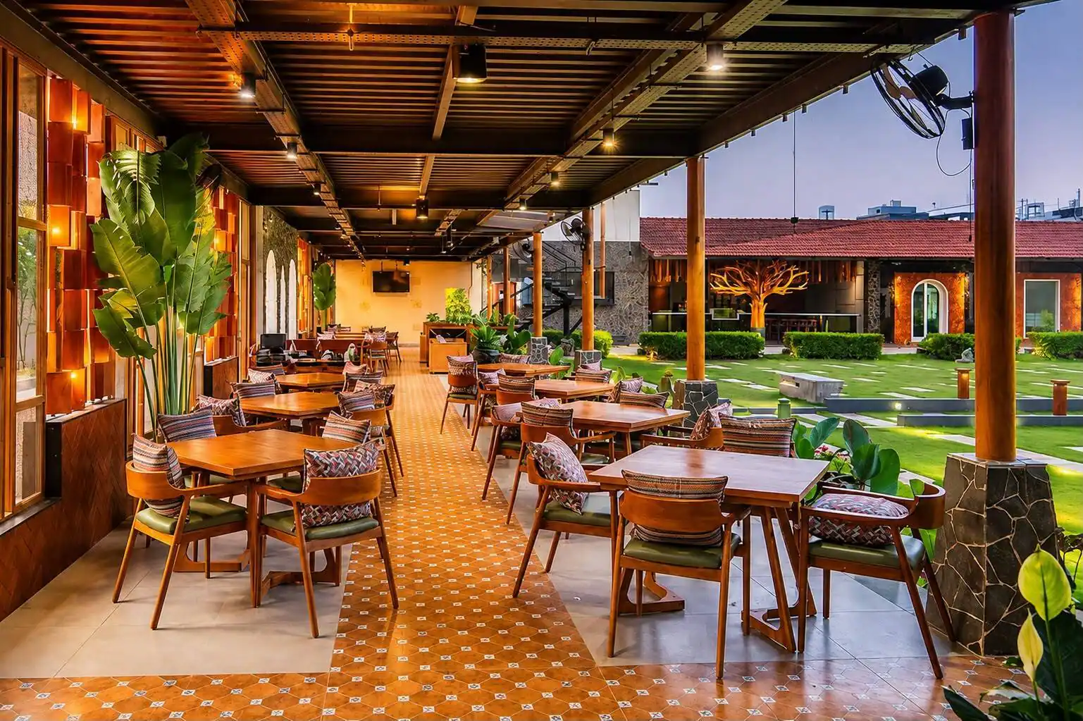 Veranda dining at Sazz Kitchen & Lounge